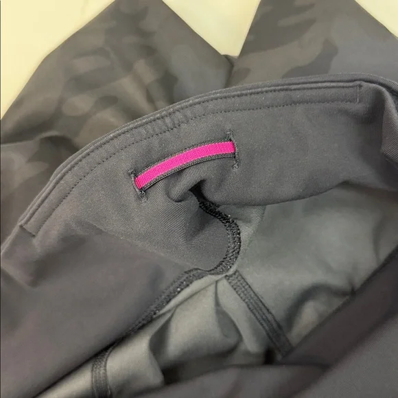 Lululemon Run: Inspire Crop II *All Luxtreme Savasana Camo 20cm Black Sz 6! - Picture 10 of 11